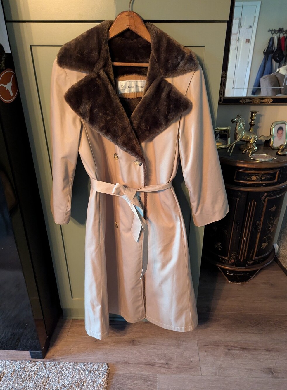 Evan Picone Cream Trench Coat with Brown Faux-Fur Collar